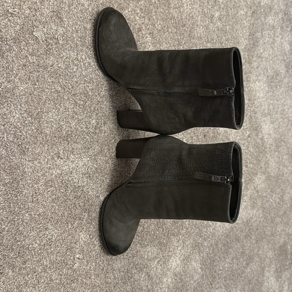 Sam Edelman gray Heeled Boots Sleek Suede Design - Picture 2 of 4